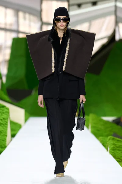 Look 28